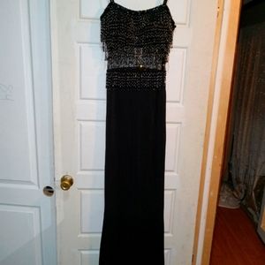 Metro section size 6 black gown